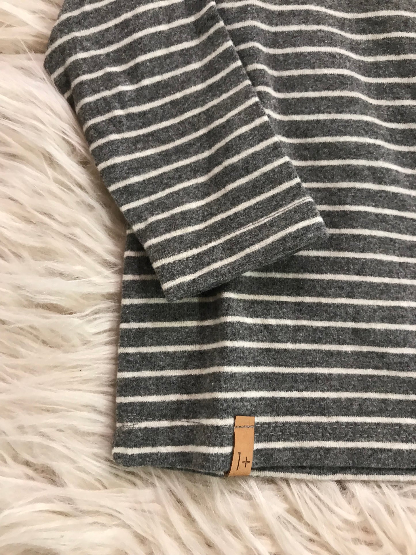 Maglia caldo cotone colore grigio scuro riga panna