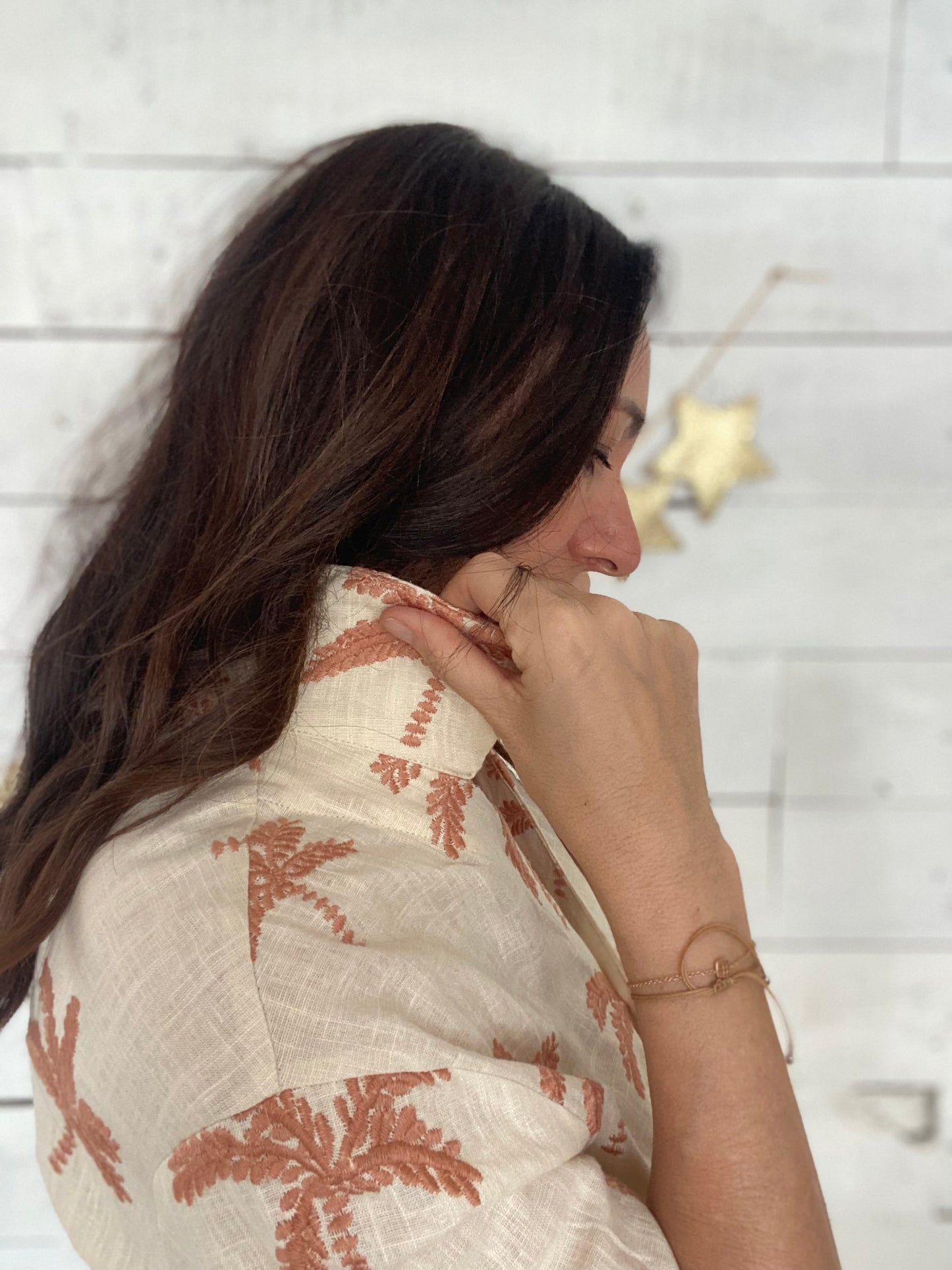 Blusa con ricamo palme