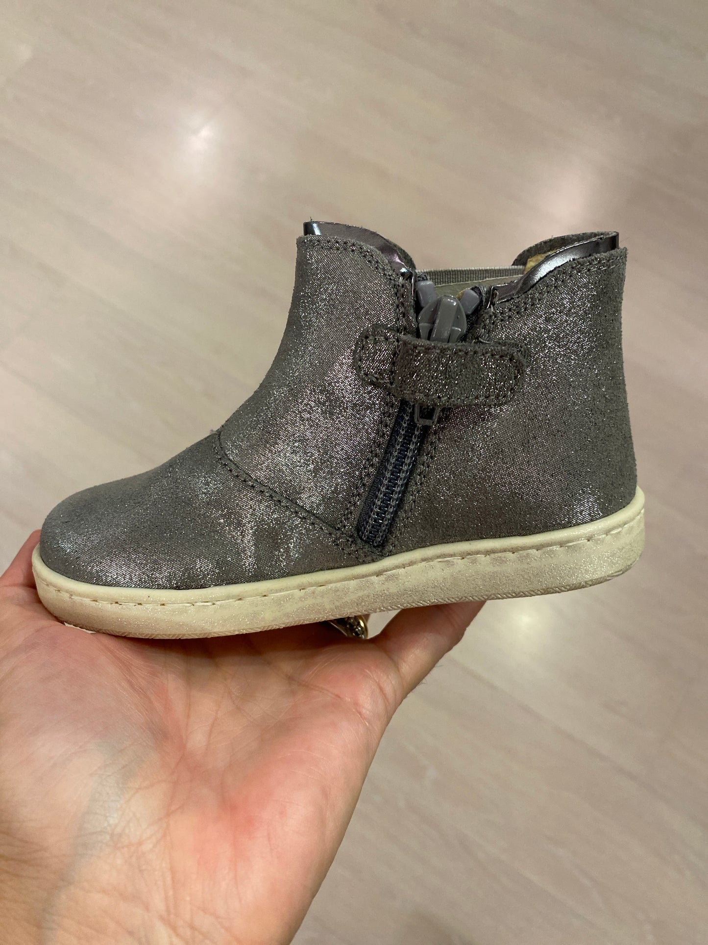 Beatles in pelle perlata colore grigio