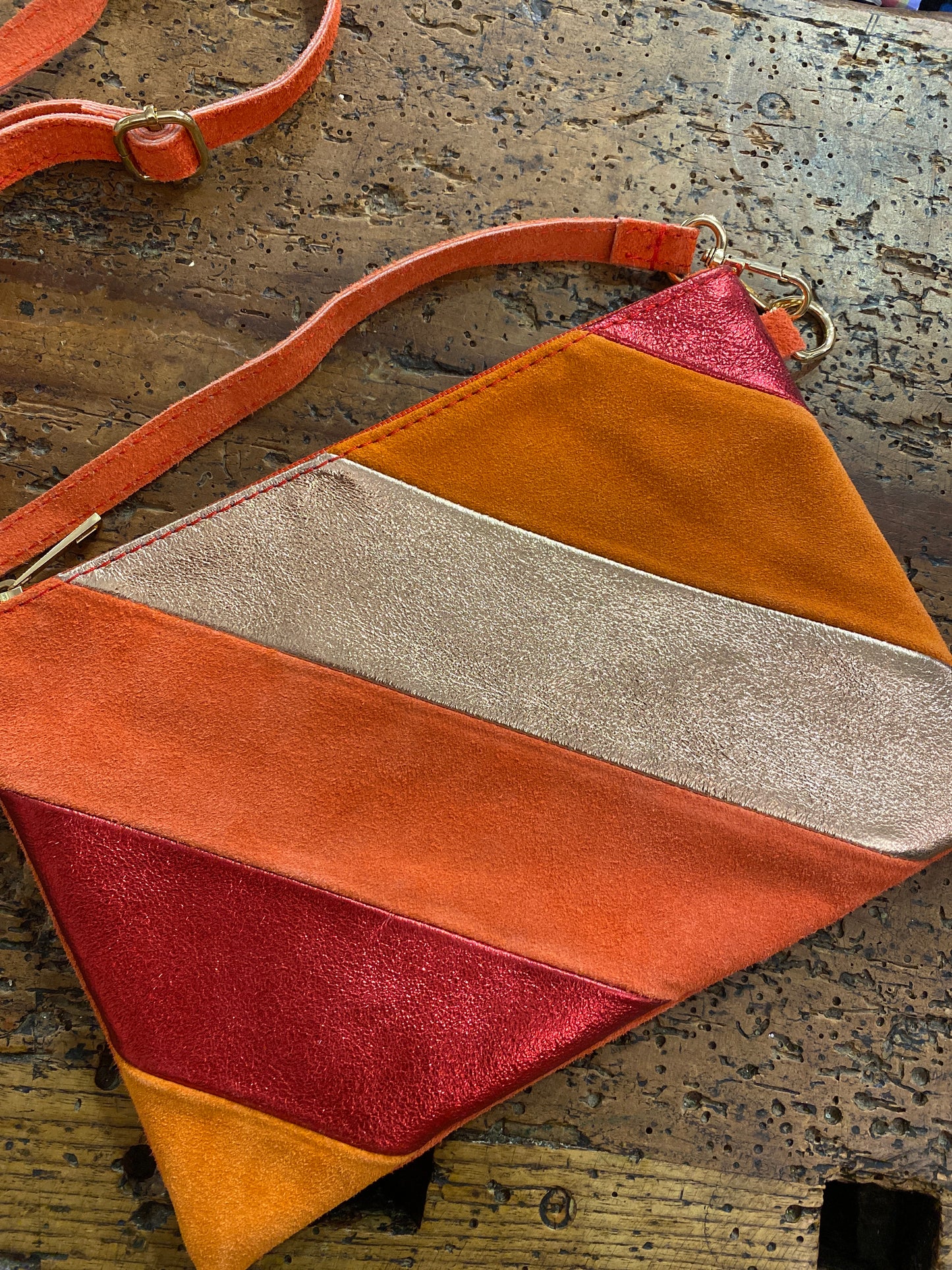 Josephine tracolla in pelle toni arancio