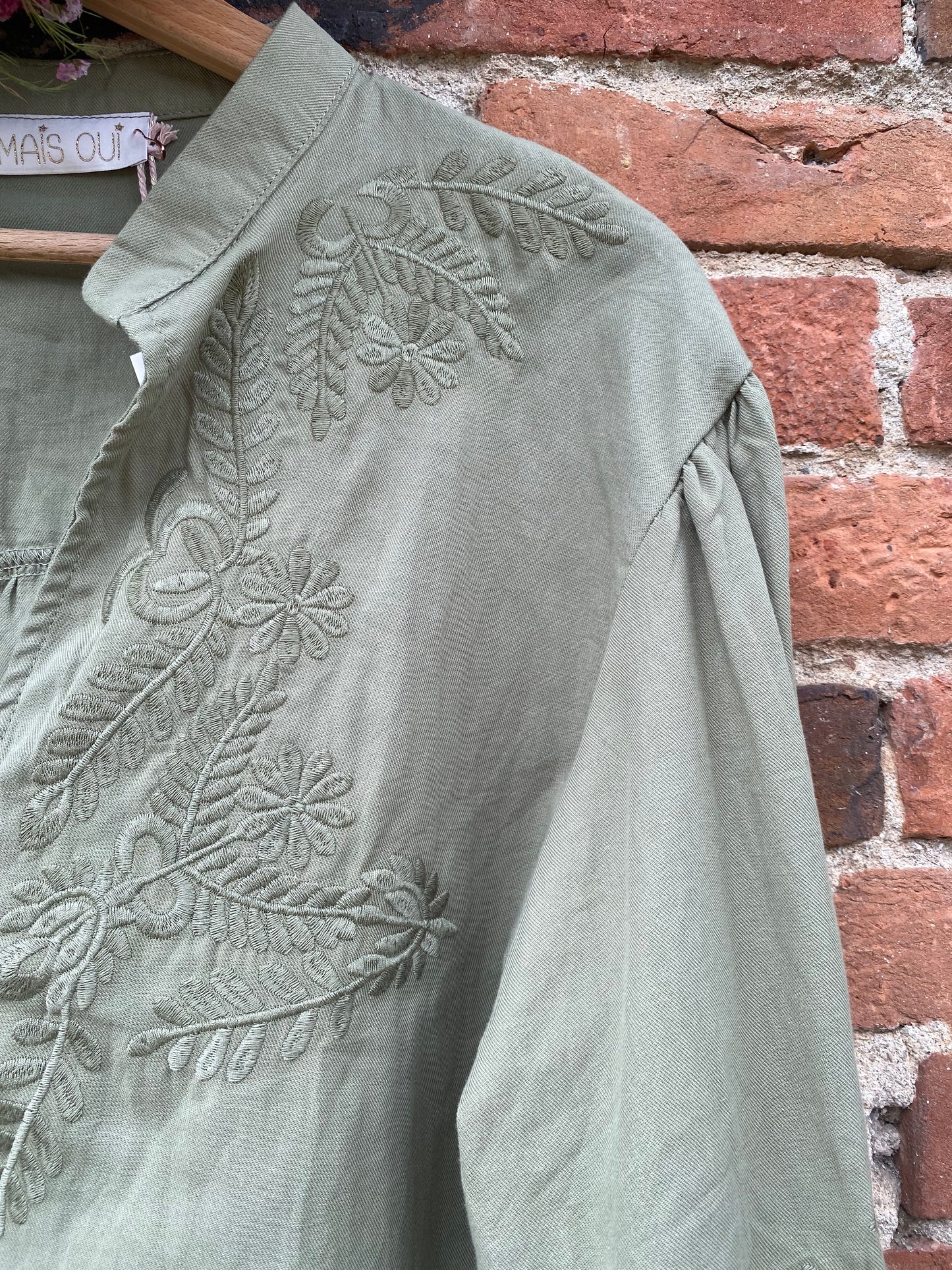 Isabelle camicia in cotone colore verde oliva con ricami