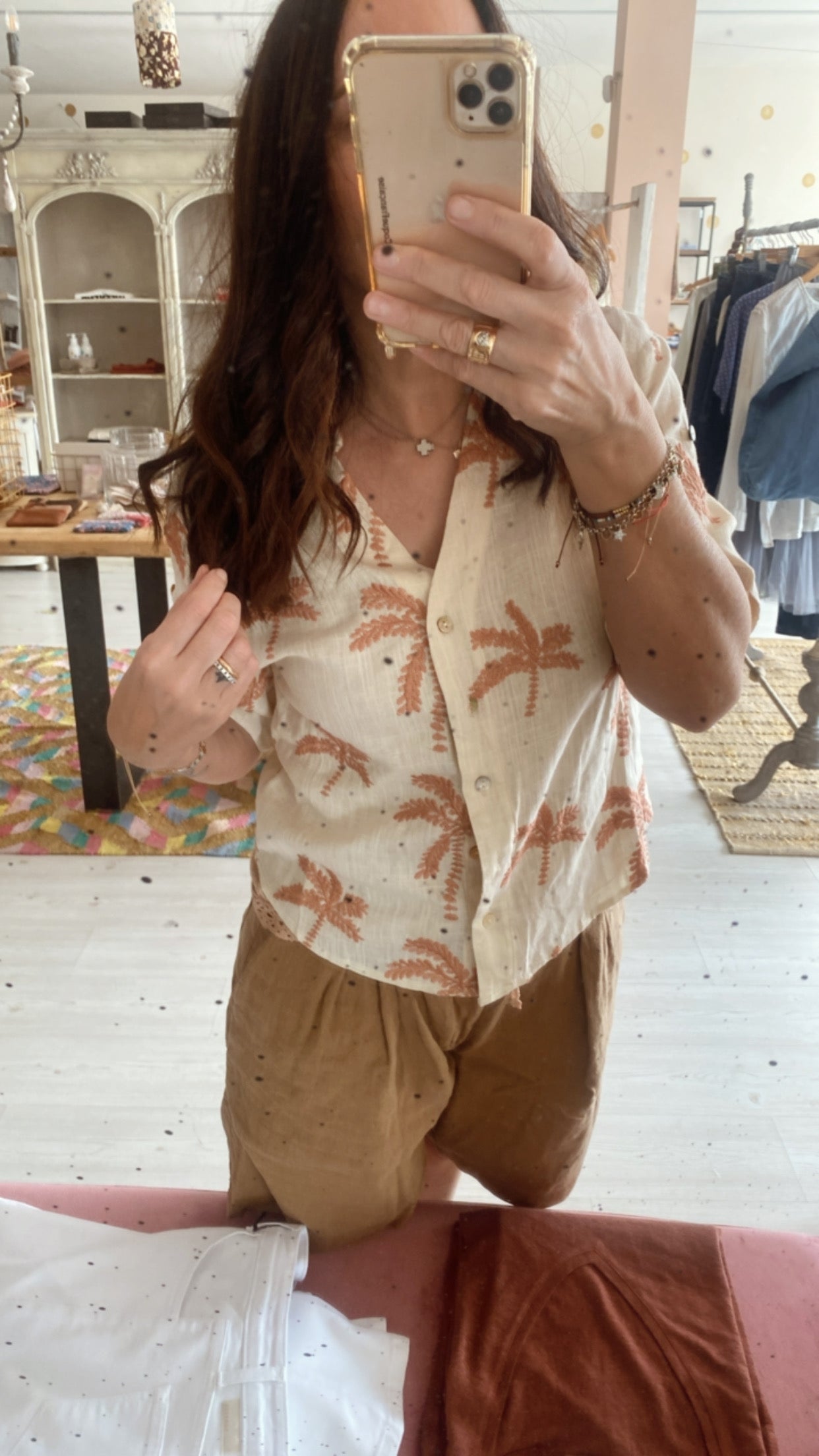 Blusa con ricamo palme