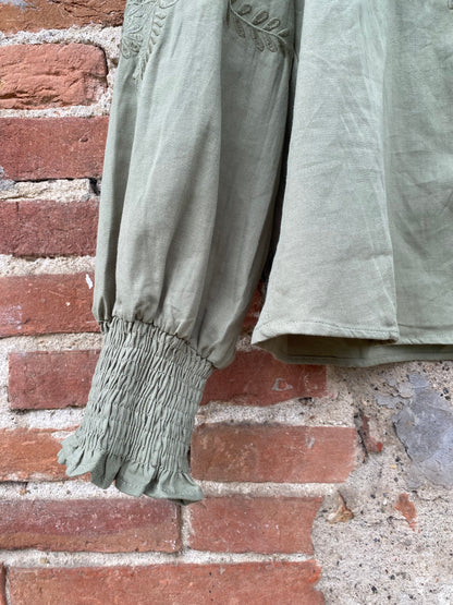 Isabelle camicia in cotone colore verde oliva con ricami