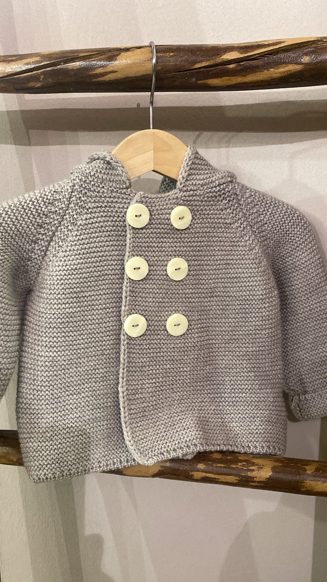 Cardigan Bunny in lana merino colore tortora