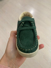 Carica l&#39;immagine nel visualizzatore di Gallery, FALCOTTO scarpine bambino in suede colore verde bosco
