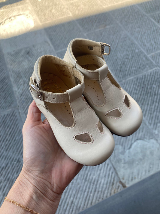 Scarpina due occhi in pelle colore Lino