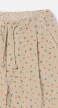 Carica l&#39;immagine nel visualizzatore di Gallery, MY LITTLE COZMO pantaloni bambina in velluto colore beige stampato a fiori
