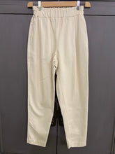 Carica l&#39;immagine nel visualizzatore di Gallery, MYMIKY pantalone donna in cotone colore burro
