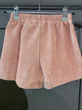 Carica l&#39;immagine nel visualizzatore di Gallery, MAGIL pantaloncino bambina in velluto colore rosa blush
