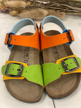 Carica l&#39;immagine nel visualizzatore di Gallery, BIOCHIC sandali in pelle colore verde giallo arancio blu
