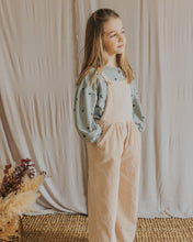 Carica l&#39;immagine nel visualizzatore di Gallery, BUHO BARCELONA salopette bambina in velluto colore panna
