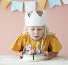 Carica l&#39;immagine nel visualizzatore di Gallery, LITTLE DUTCH torta di compleanno in legno
