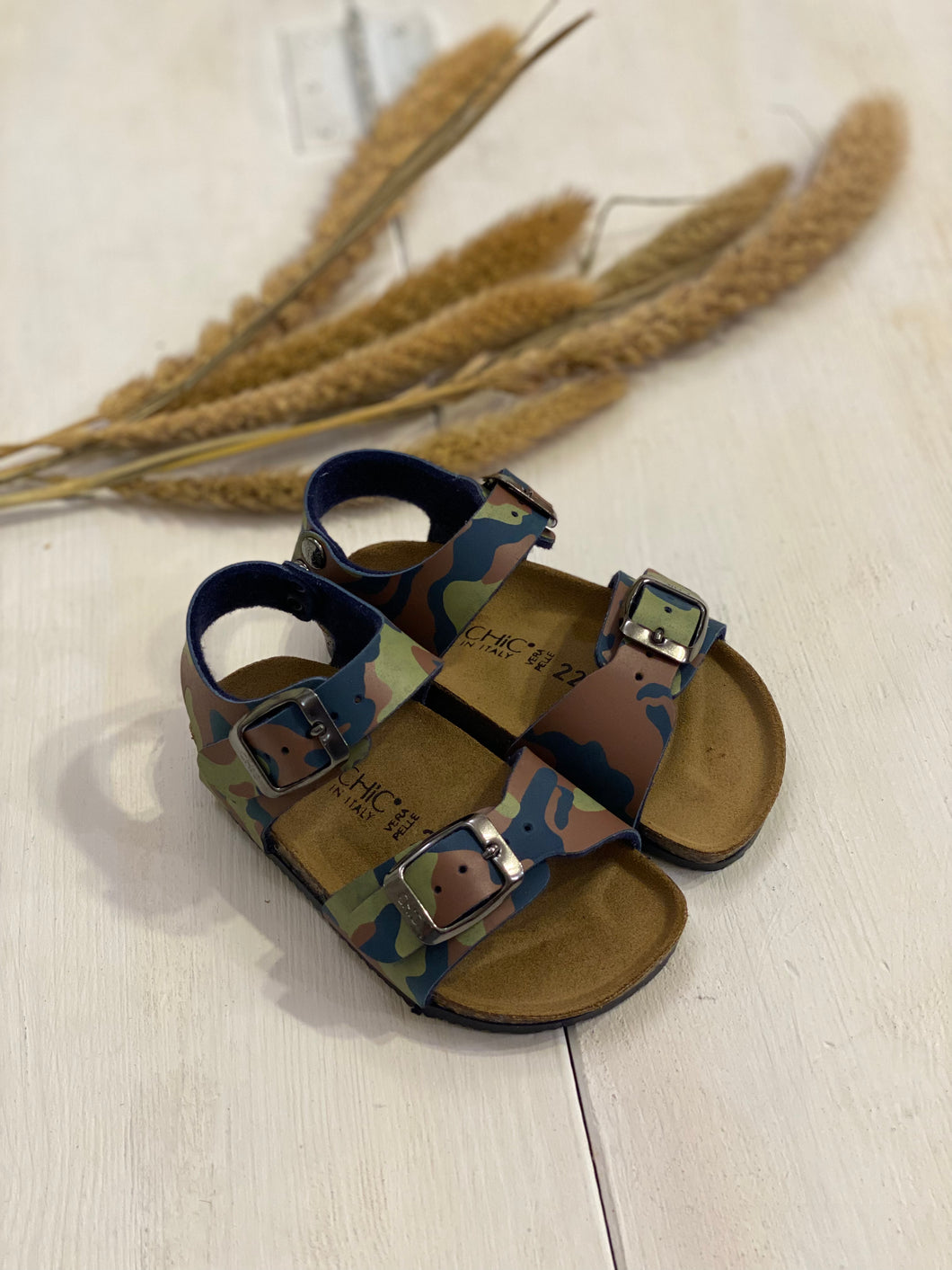 BIOCHIC sandalo in pelle colore camouflage marrone e verde