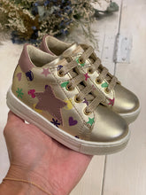 Carica l&#39;immagine nel visualizzatore di Gallery, FALCOTTO sneakers in pelle platino con stella rosa
