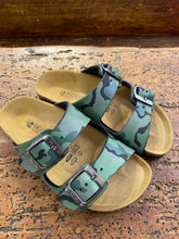 Carica l&#39;immagine nel visualizzatore di Gallery, BIOCHIC ciabatta doppia fascia camouflage
