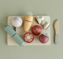 Carica l&#39;immagine nel visualizzatore di Gallery, LITTLE DUTCH Set verdure in legno da tagliare
