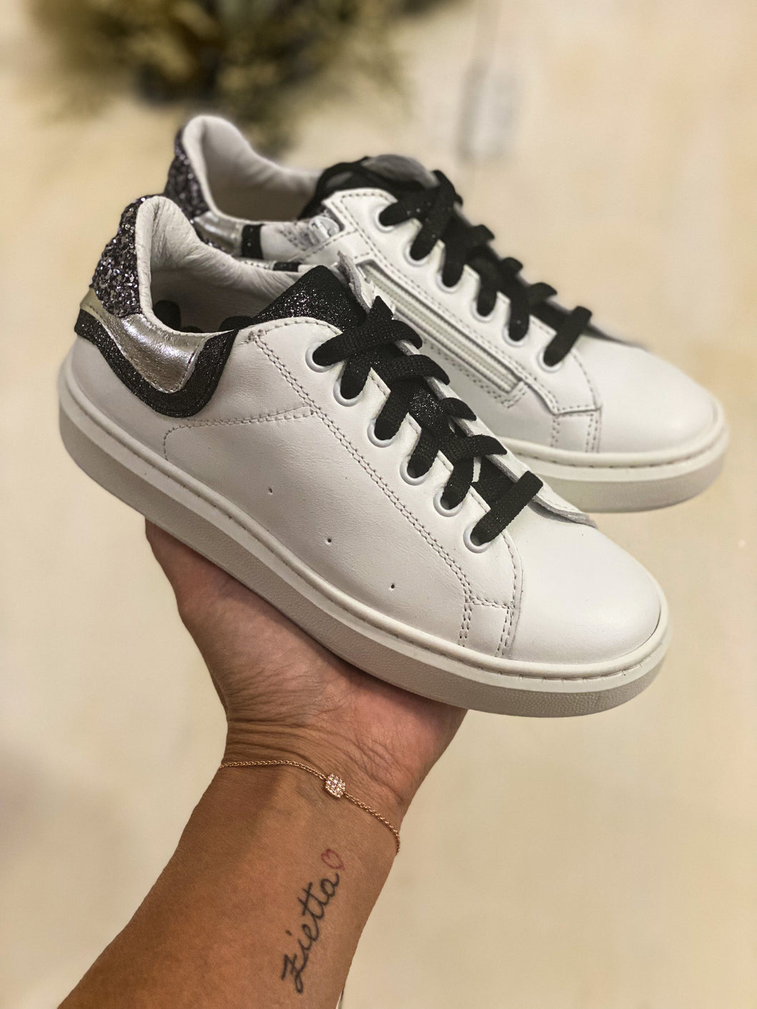 DIANETTI sneakers in pelle bianca con inserto nero e argento