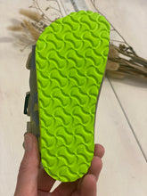Carica l&#39;immagine nel visualizzatore di Gallery, BIRKENSTOCK Milano sandalo bambino camouflage blu/lime
