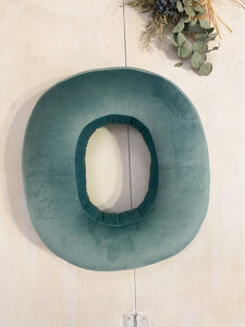 CUSCINO IN VELLUTO COLORE VERDE MENTA lettera O