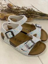 Carica l&#39;immagine nel visualizzatore di Gallery, BIOCHIC sandali bambina in tessuto glitter colore bianco
