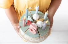 Carica l&#39;immagine nel visualizzatore di Gallery, LITTLE DUTCH torta di compleanno in legno

