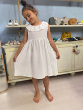 Carica l&#39;immagine nel visualizzatore di Gallery, MAGIL abito bambina mussola di cotone bianco
