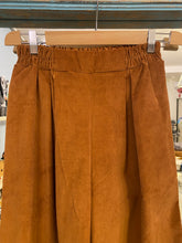 Carica l&#39;immagine nel visualizzatore di Gallery, MYMIKY pantalone donna modello palazzo in velluto colore zucca
