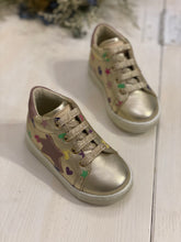 Carica l&#39;immagine nel visualizzatore di Gallery, FALCOTTO sneakers in pelle platino con stella rosa
