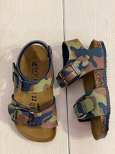 Carica l&#39;immagine nel visualizzatore di Gallery, BIOCHIC sandalo in pelle colore camouflage marrone e verde

