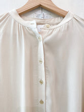 Carica l&#39;immagine nel visualizzatore di Gallery, EMMA blusa donna in crepe di viscosa colore burro
