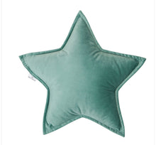 Carica l&#39;immagine nel visualizzatore di Gallery, CUSCINO STELLA velluto colore  verde menta
