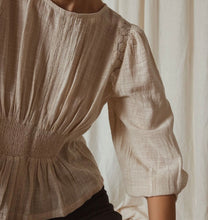 Carica l&#39;immagine nel visualizzatore di Gallery, INDI &amp; COLD blusa donna cotone colore stone

