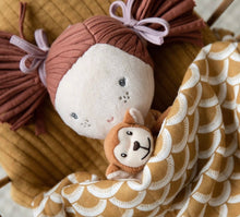 Carica l&#39;immagine nel visualizzatore di Gallery, LITTLE DUTCH Sofia bambola peluche altezza 35 cm

