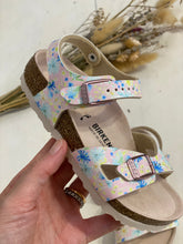 Carica l&#39;immagine nel visualizzatore di Gallery, BIRKENSTOCK Rio sandalo bambina stampa floreale

