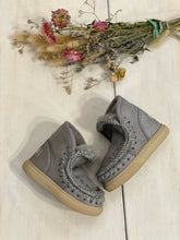 Carica l&#39;immagine nel visualizzatore di Gallery, Mou eskimo sneakers kid grigio perlato

