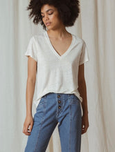Carica l&#39;immagine nel visualizzatore di Gallery, INDI &amp; COLD T-shirt Donna in Lino colore bianco

