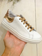 Carica l&#39;immagine nel visualizzatore di Gallery, DIANETTI sneakers in pelle bianca con inserti oro rosa
