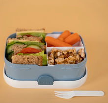 Carica l&#39;immagine nel visualizzatore di Gallery, LITTLE DUTCH lunch box azzurro balene
