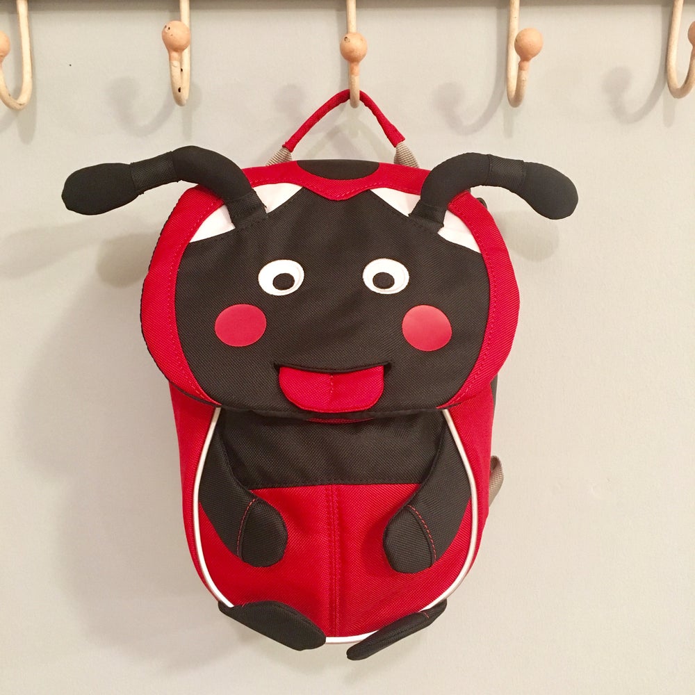 Parte della linea Small Water Friends del marchio tedesco Affenzhan, questo bellissimo zainetto per l’asilo farà impazzire qualunque bambino e piacerà anche agli adulti perché eco-friendly e ricco di dettagli tecnici di alta qualità