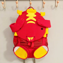 Carica l&#39;immagine nel visualizzatore di Gallery, Zainetto drago per la scuola materna - Eco-Friendly - consigliato da 3 a 5 anni - pratico anche per le uscite con mamma e papà - spalline regolabili - cintura torace - imbottitura posteriore - strisce riflettenti
