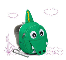Carica l&#39;immagine nel visualizzatore di Gallery, Parte della linea Small Water Friends del marchio tedesco Affenzhan, questo bellissimo zainetto per l’asilo farà impazzire qualunque bambino e piacerà anche agli adulti perché eco-friendly e ricco di dettagli tecnici di alta qualità! Piccolo ma capiente (4 litri di capacità), non è solamente un semplice zainetto, ma anche un fantastico compagno di giochi, un amico di mille avventure e un giocattolo 3D che stimolerà la fantasia, aiuterà la manualità e incoraggerà i bambini ad inventare infinite storie!
