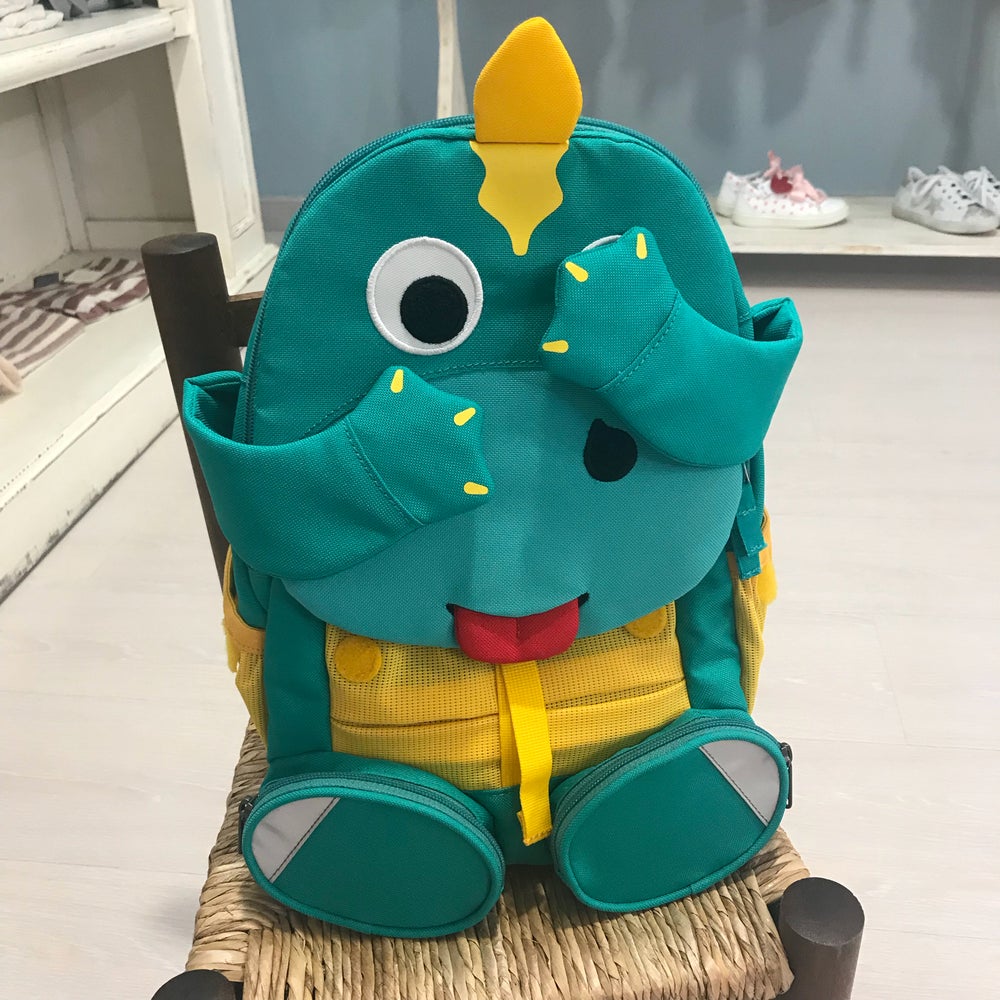 Zainetto dinosauro per la scuola materna - Eco-Friendly - consigliato da 3 a 5 anni - pratico anche per le uscite con mamma e papà - spalline regolabili - cintura torace - imbottitura posteriore - strisce riflettenti