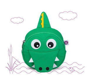 Parte della linea Small Water Friends del marchio tedesco Affenzhan, questo bellissimo zainetto per l’asilo farà impazzire qualunque bambino e piacerà anche agli adulti perché eco-friendly e ricco di dettagli tecnici di alta qualità! Piccolo ma capiente (4 litri di capacità), non è solamente un semplice zainetto, ma anche un fantastico compagno di giochi, un amico di mille avventure e un giocattolo 3D che stimolerà la fantasia, aiuterà la manualità e incoraggerà i bambini ad inventare infinite storie!